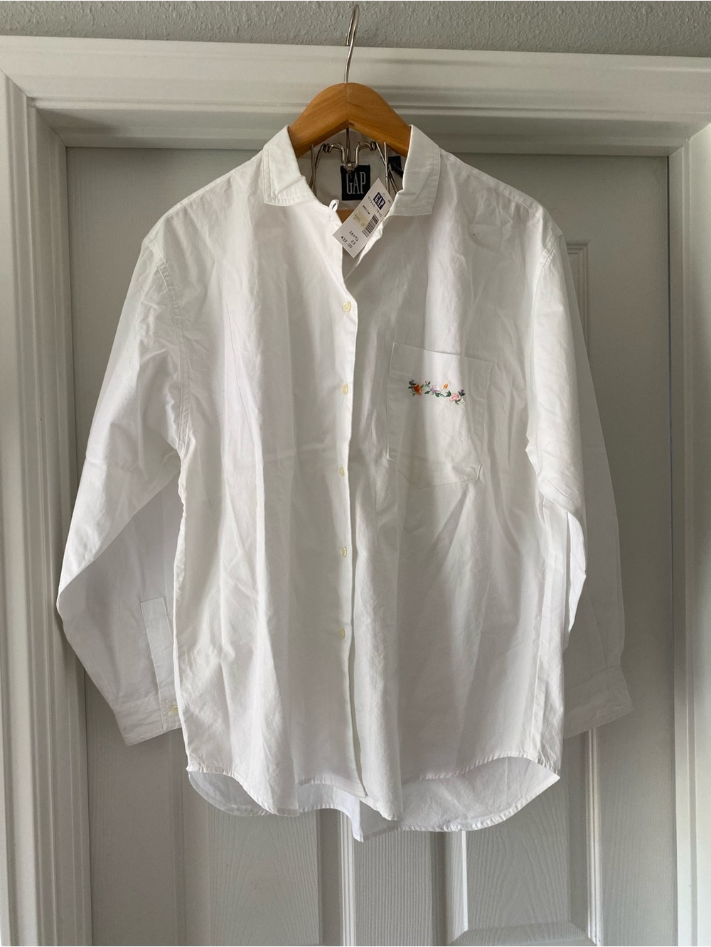 Vintage 90’s Deadstock GAP White Floral Embroidered Button Down NWT
